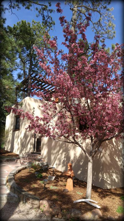 Adobe Inn At Cascade Exterior photo